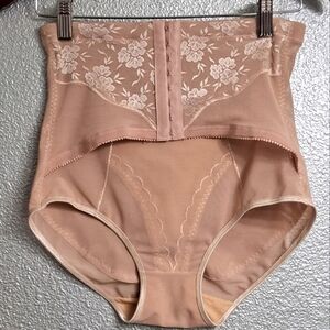 NWOT Crown-ette Shape Wear  Size 34